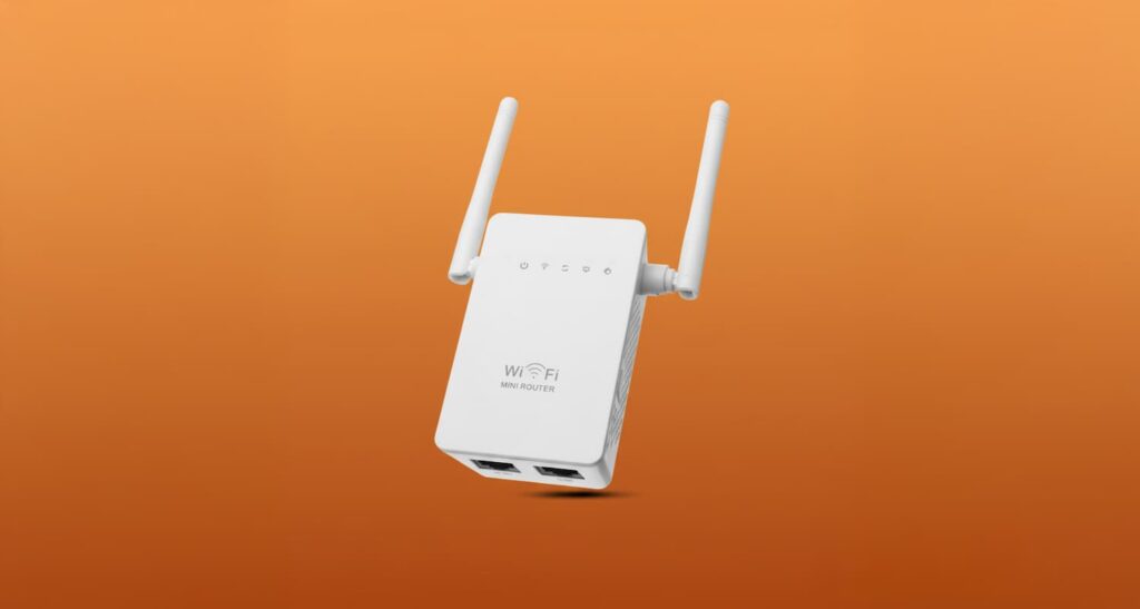 Een witte wifi mini-router met twee antennes, geplaatst op een achtergrond met een oranje naar donkeroranje gradiënt.